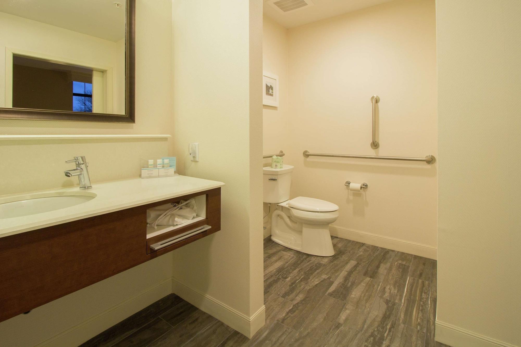 Hampton Inn & Suites Cazenovia, Ny Экстерьер фото