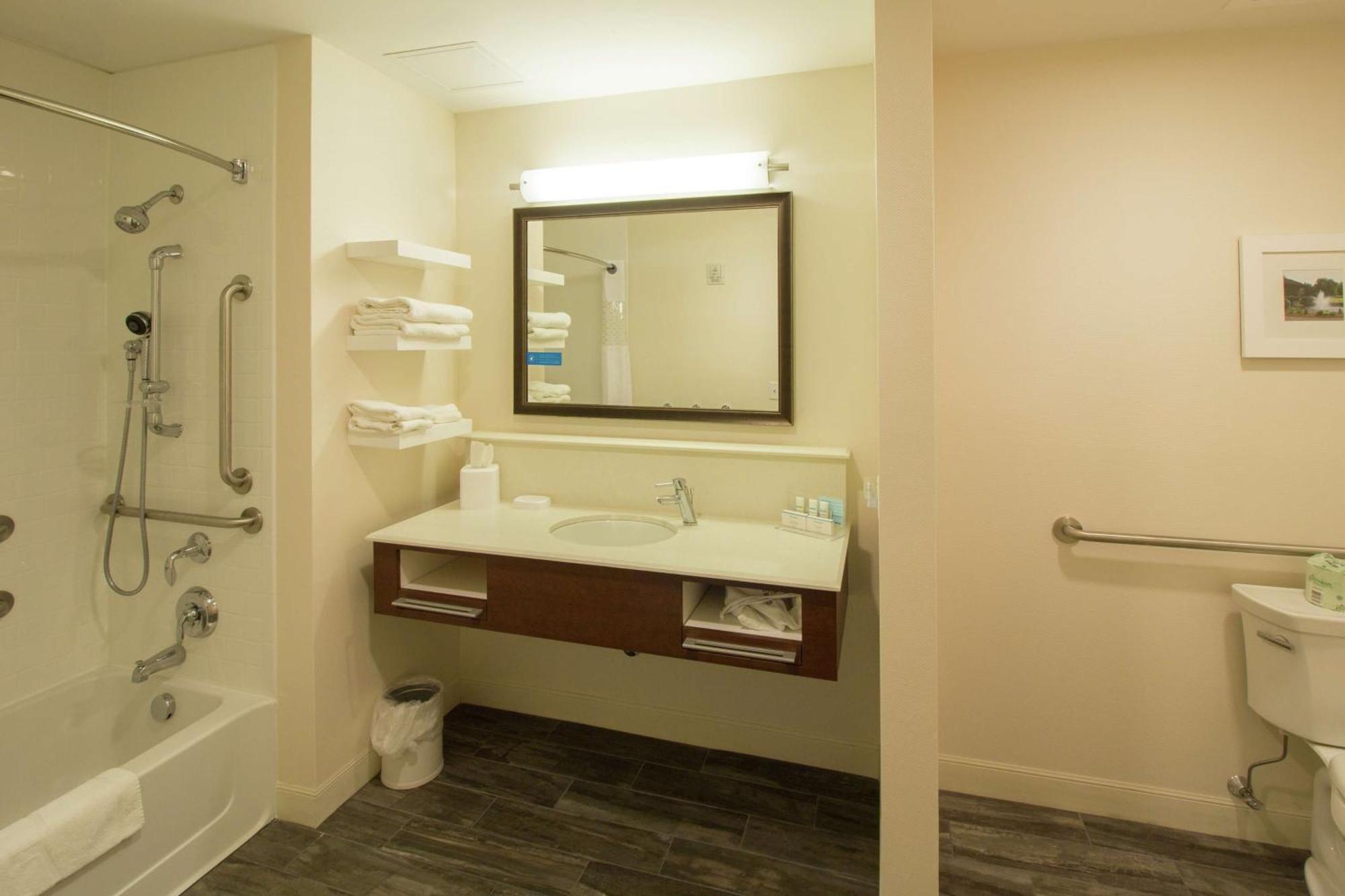Hampton Inn & Suites Cazenovia, Ny Экстерьер фото